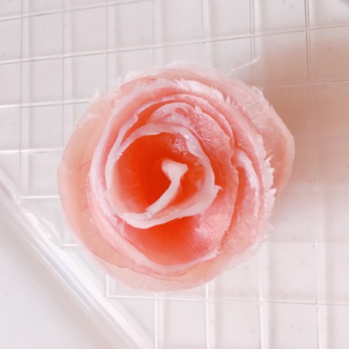 生ハムでお花の形の作り方の画像