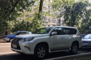 デニステンの車の画像
